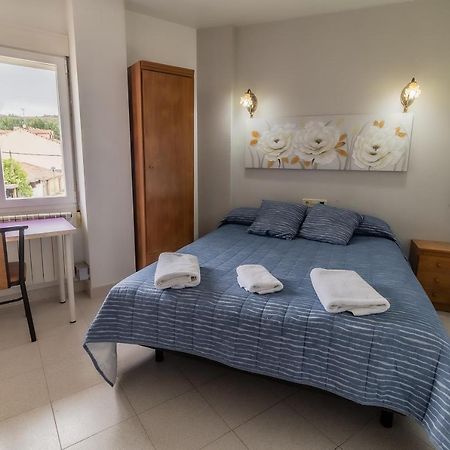 Hostal - Restaurante La Buena Villa By Vivere Stays Villalonquejar Экстерьер фото