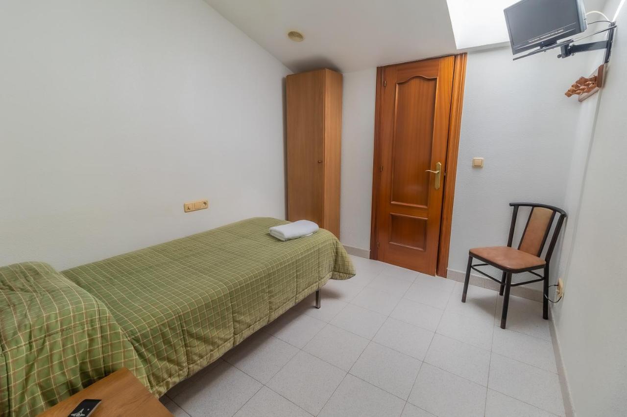 Hostal - Restaurante La Buena Villa By Vivere Stays Villalonquejar Экстерьер фото