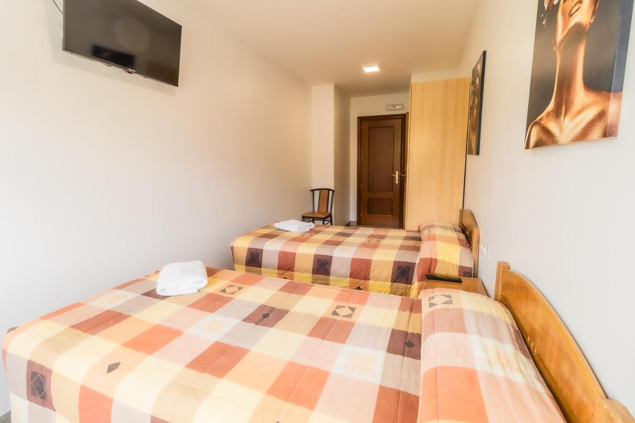 Hostal - Restaurante La Buena Villa By Vivere Stays Villalonquejar Экстерьер фото